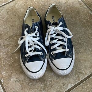 CONVERSE Unisex Chuck Taylor All Star Low Top in Navy & White